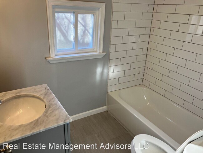 Building Photo - 2 br, 1 bath House - 3263 Salmon Street