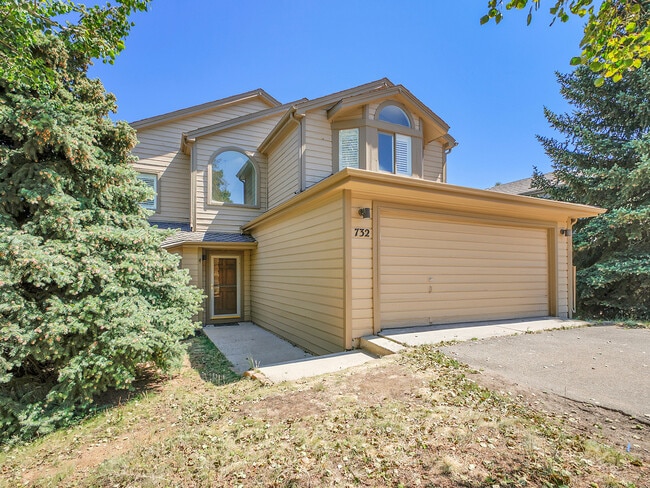 Photo - 732 Calgary Way House