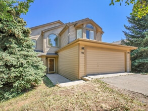 Building Photo - 732 Calgary Way