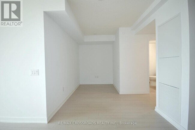 Photo du bâtiment - 4010 Eglinton Ave W
