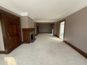 Building Photo - 2062 Robinwood Ave
