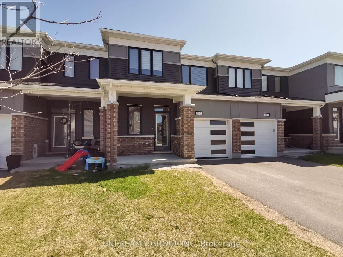 Photo principale - 335 Aphelion Cres