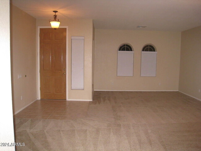 Building Photo - 884 E La Costa Pl