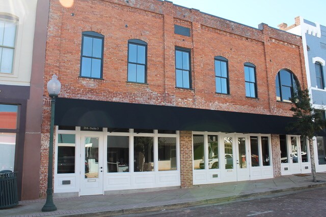 Primary Photo - 216 E Water St