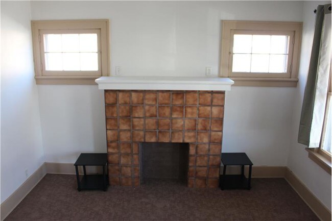 Building Photo - 303 Cedar Ave