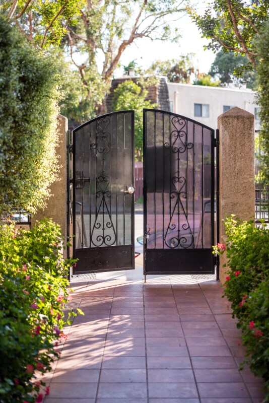 Foto del edificio - 8700 Glenoaks Blvd