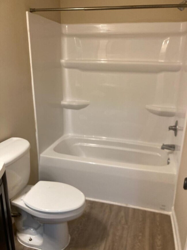 Foto del edificio - 327 Hogan Cir