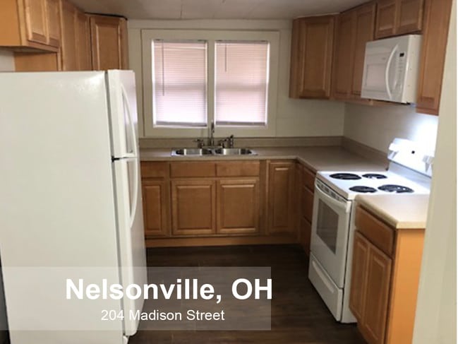 Building Photo - 204 Madison St