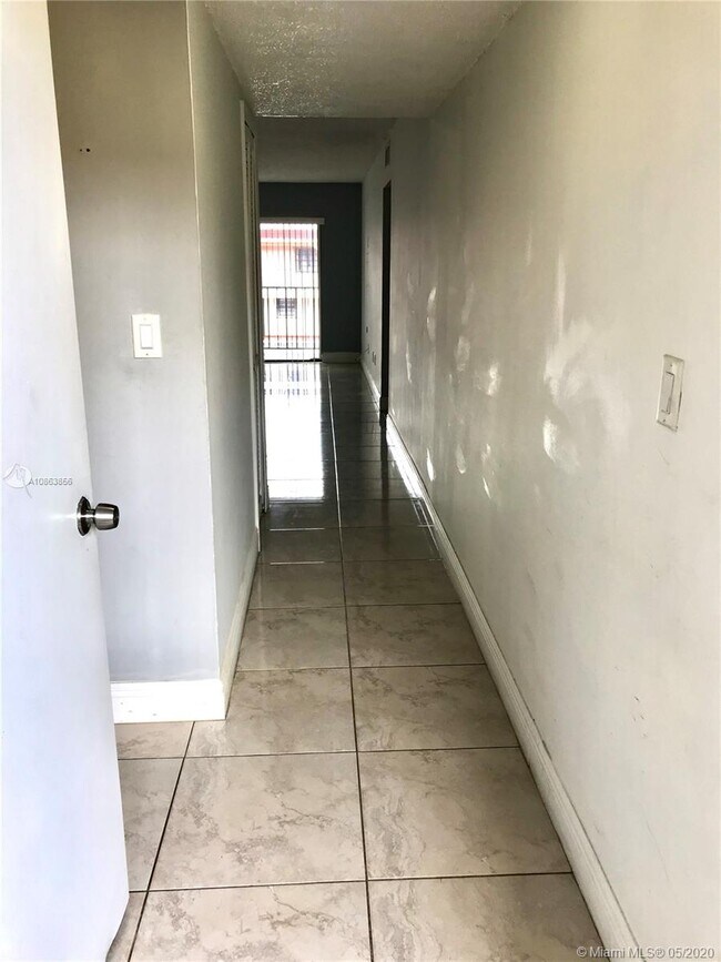 Building Photo - 1471 W 43rd Pl