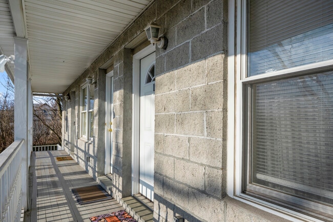 Building Photo - 509 Grade St