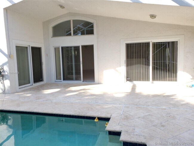 Foto del edificio - 13455 NW 12th St