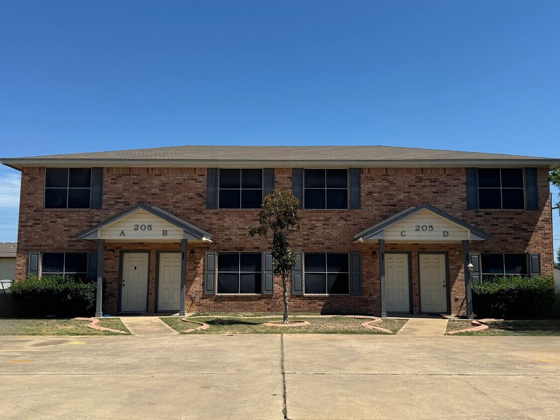 Foto principal - 205 Lydia Dr