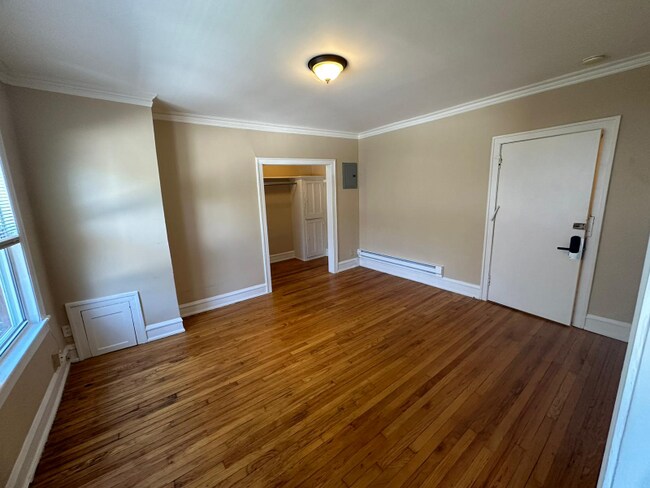 Foto del edificio - 8302 Lake Ave