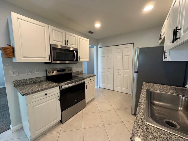 Foto del edificio - 4567 SE Murray Cove Cir