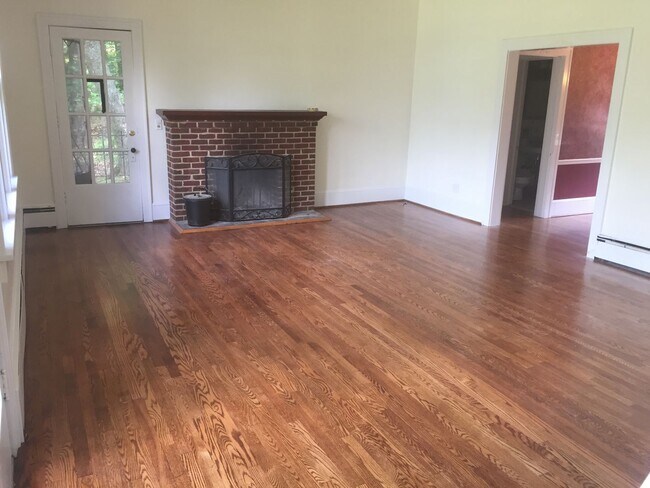 Foto del edificio - Radford, 5 BR / 3 BA, Available 7/1!