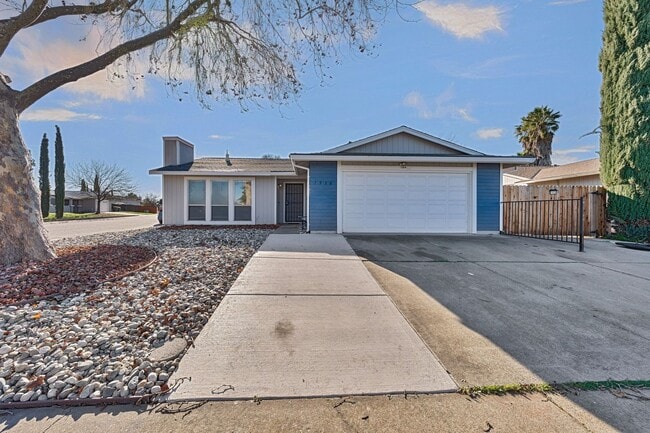 Photo - 7936 Sunrise Greens Dr House