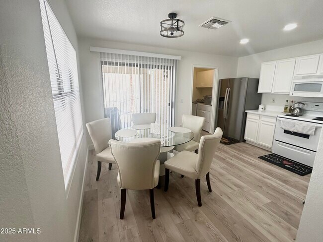 Foto del edificio - 1722 W Amberwood Dr