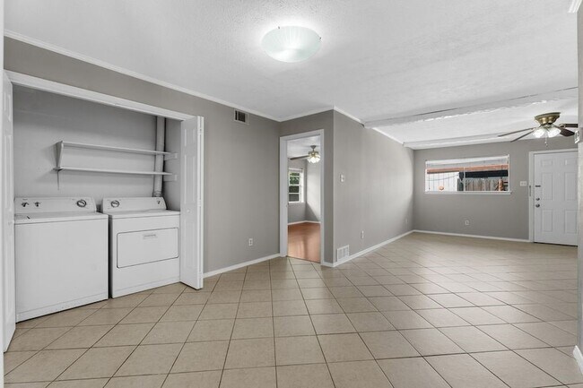 Building Photo - 15839 El Estado Dr