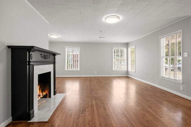 Building Photo - 6438 Pinehurst Dr