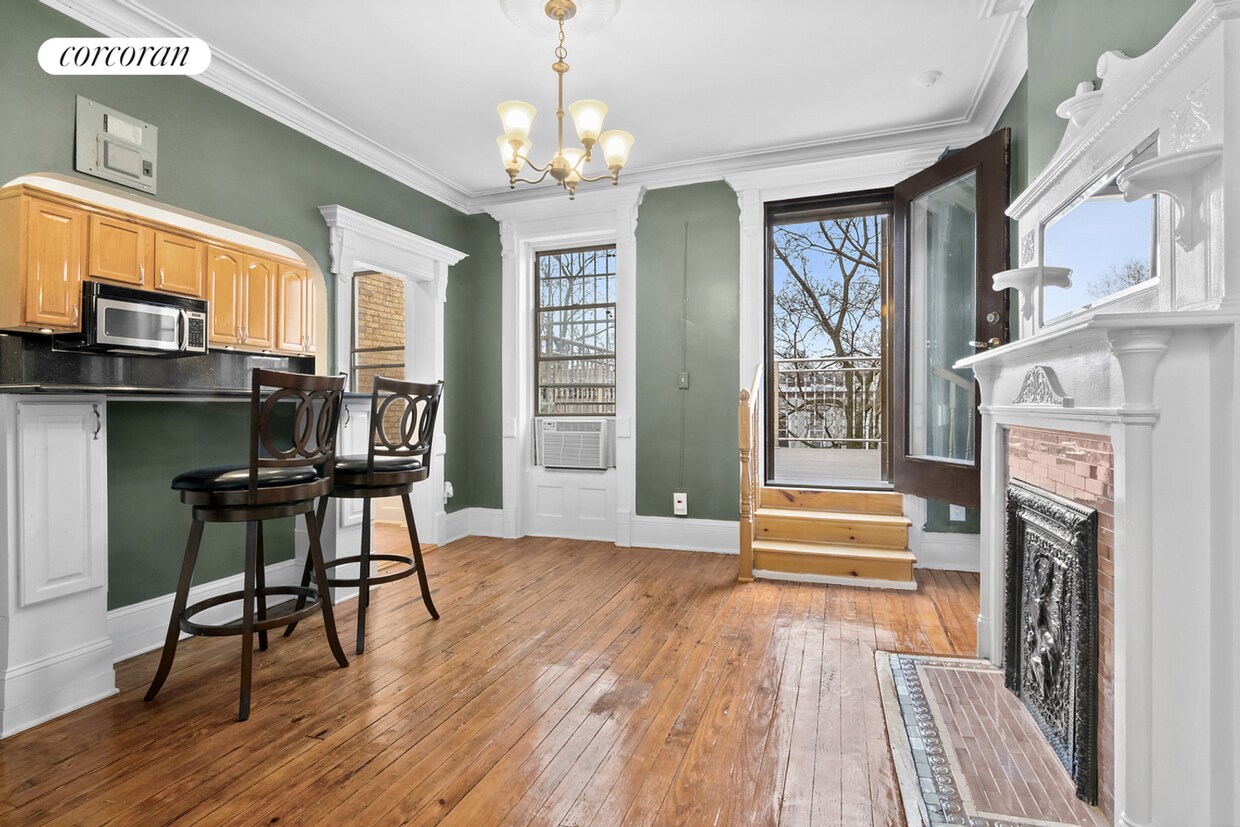 Primary Photo - 558 Decatur St