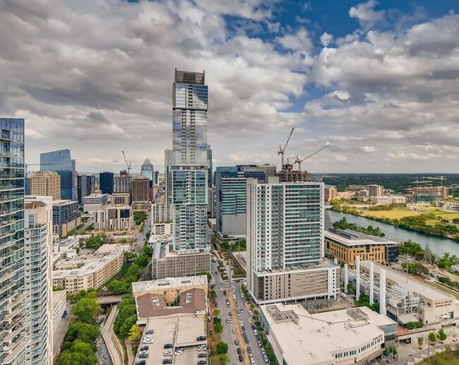 Building Photo - 300 Bowie St