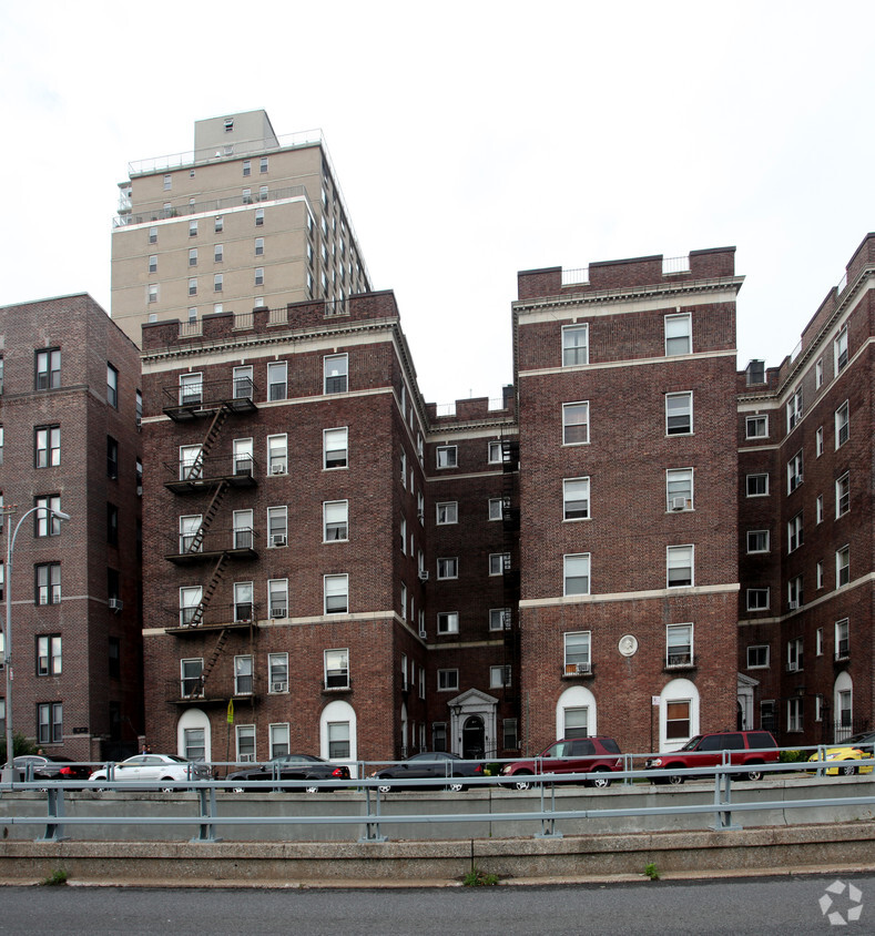 Foto del edificio - Devon Hall