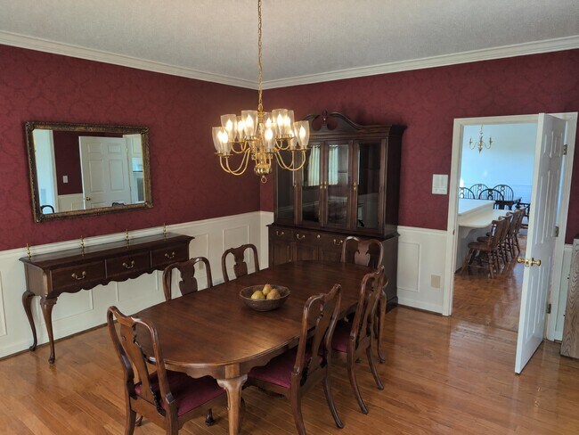 Building Photo - 926 Millercrest Dr