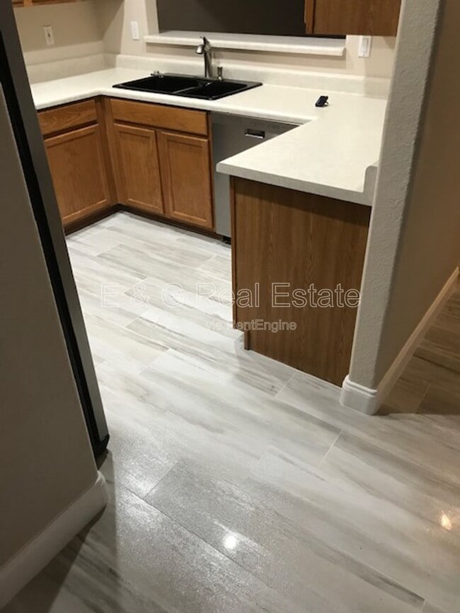Foto del edificio - 7021 E Earll Dr
