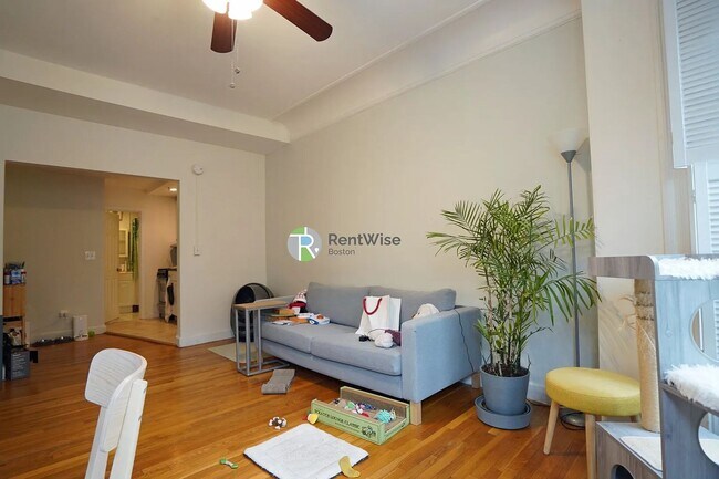 Foto del edificio - 528 Beacon St