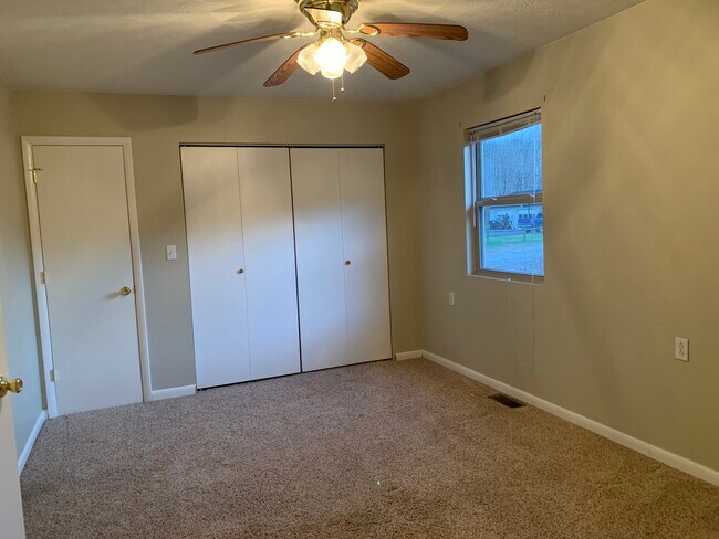 Building Photo - 17 Christian Way Ln