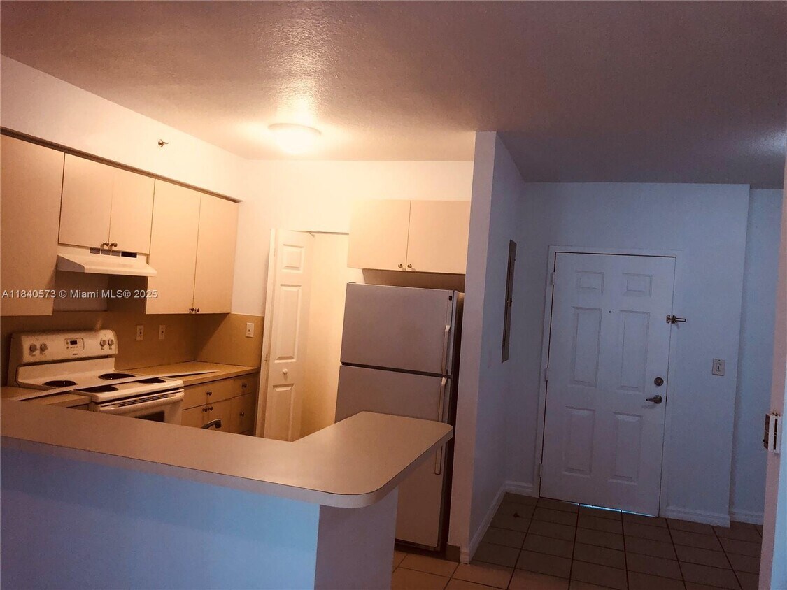 Foto principal - 11060 SW 196th St