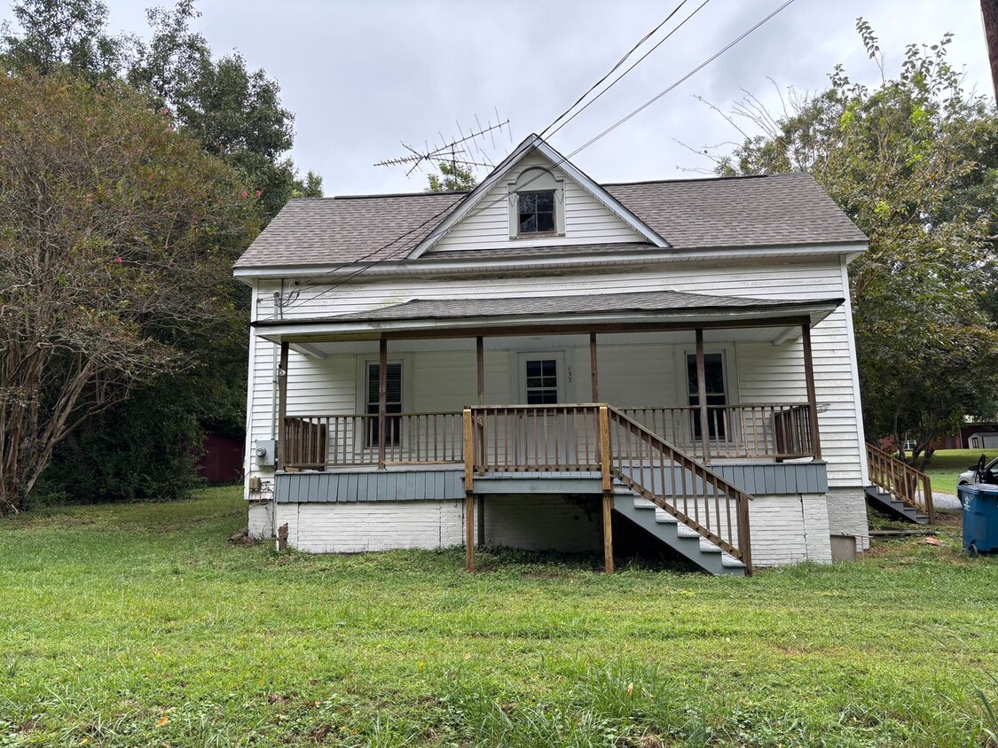 Primary Photo - 133 E Bank St