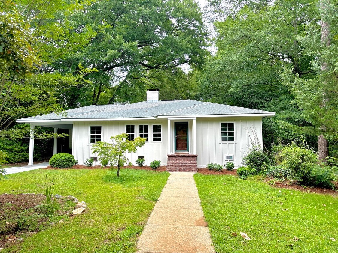 Foto principal - Super Cute Cottage 1 mile from Toomers Corner