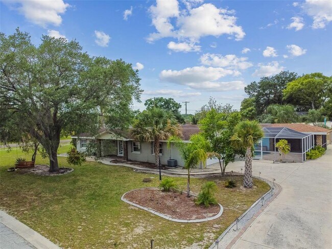 Foto del edificio - 1302 Brandonwood Dr