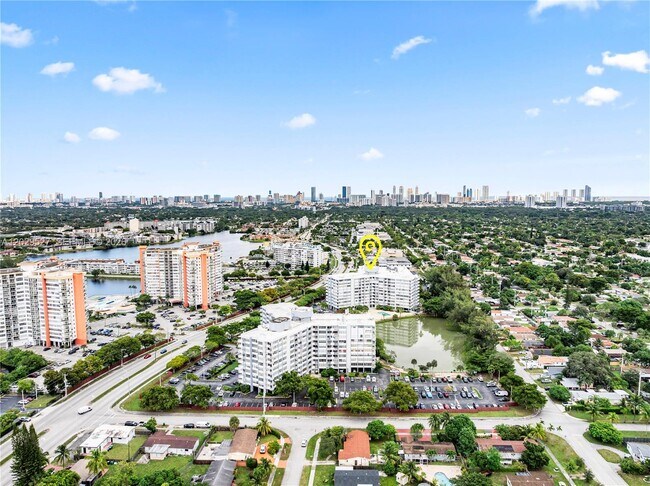 Foto del edificio - 1300 NE Miami Gardens Dr