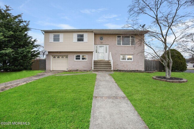 Building Photo - 546 George Rd