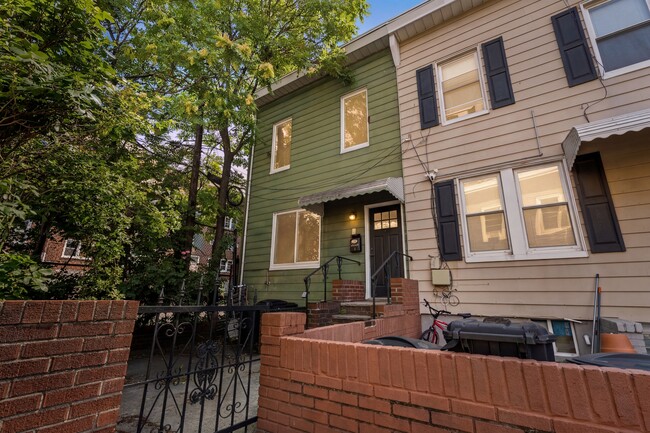 Building Photo - 6 Rademan Pl