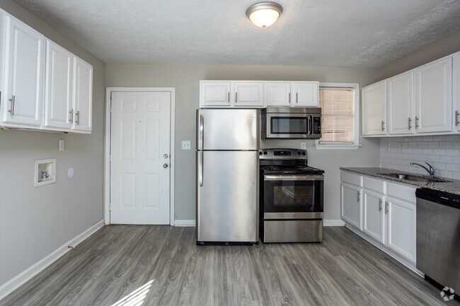 1BR, 1BA - 600SF - Kitchen - 10 on Broad