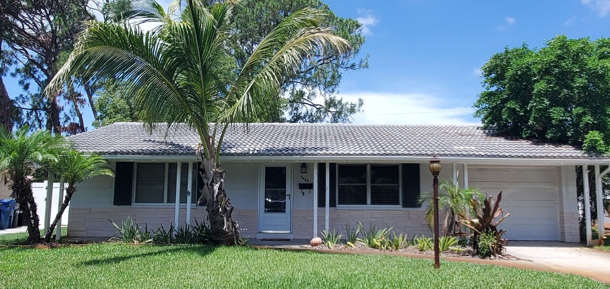 QUIET AND WELL MAINTAINED NEIGHBORHOOD - QUIET AND WELL MAINTAINED NEIGHBORHOOD