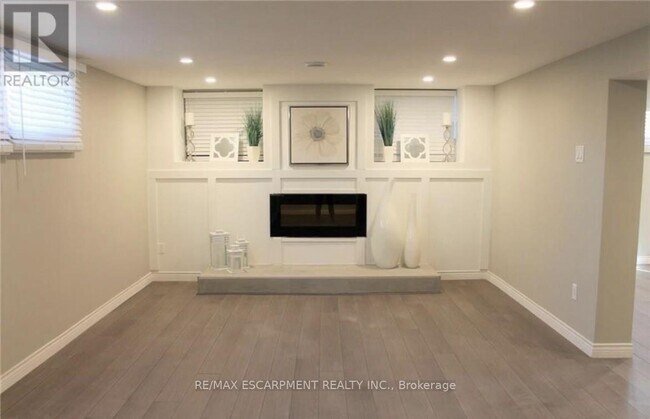 Photo du bâtiment - 89 Regent Dr