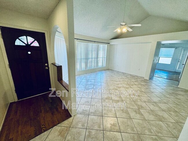 Building Photo - 537 N Red Rock St