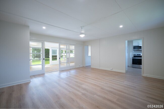 Building Photo - Newly Renovated Island Home with Expansive Landscaped Yard & Fruit Trees (Kaneohe)