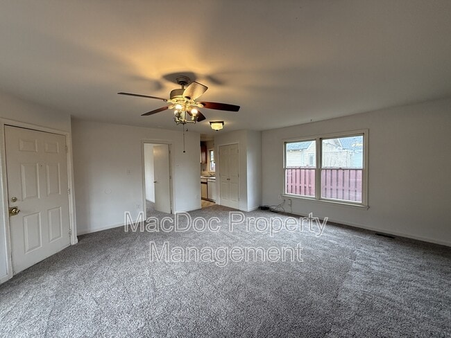 Building Photo - 227 Bend Farm Rd