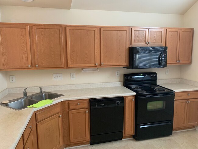 Building Photo - End Unit Townhome located in the Covington...