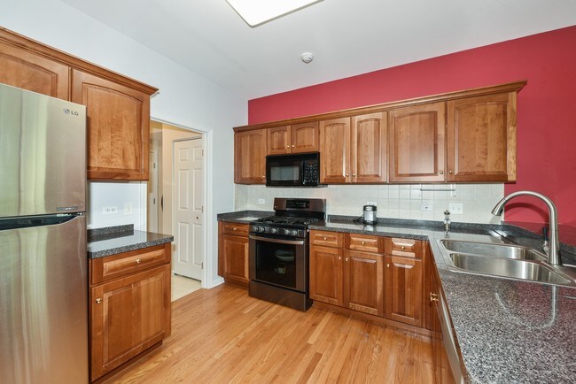 Building Photo - 6285 Edgebrook Ln E