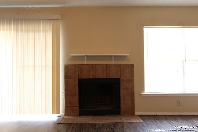 Building Photo - 406 SADDLEBROOK DR