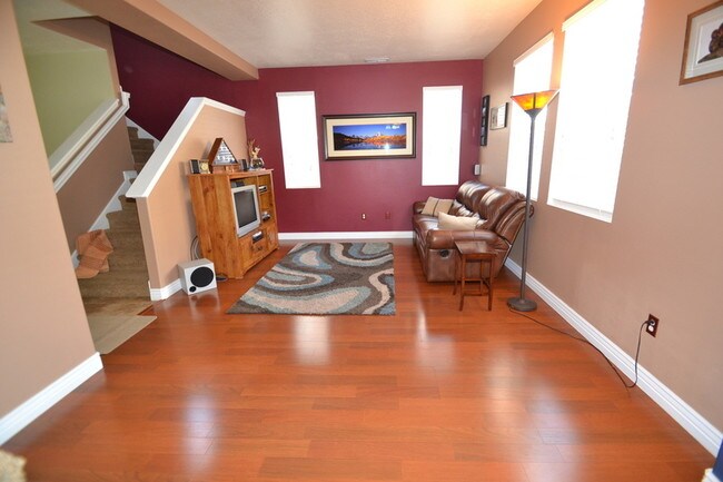 Building Photo - 89 E Calbourne Ln