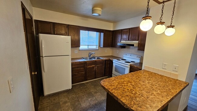 Photo - 3 bedroom Ranch Style Duplex backing to open space. House