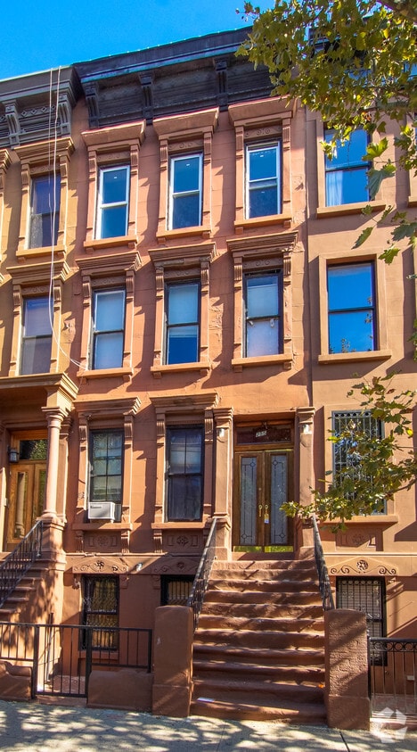 Building Photo - 255 W 121st St