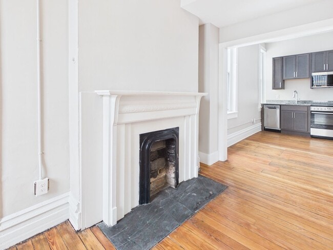 Interior Photo - 7 East Franklin